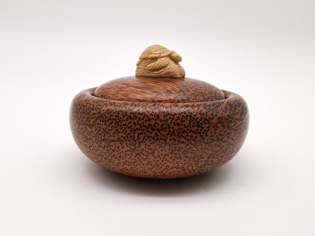 Vintage Hand-Carved Coconut Palm Wood Trinket Box –  Turtle Finial