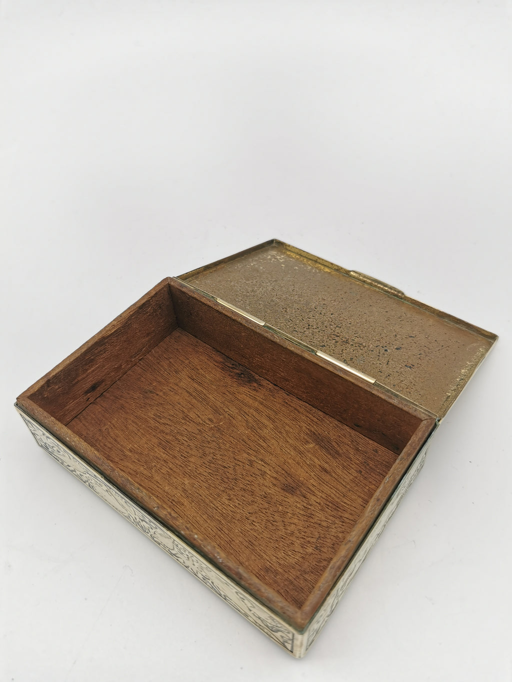 Vintage Brass Repoussé Mayflower Galleon Trinket Box Wood Lined Nautical/ Sea Creatures