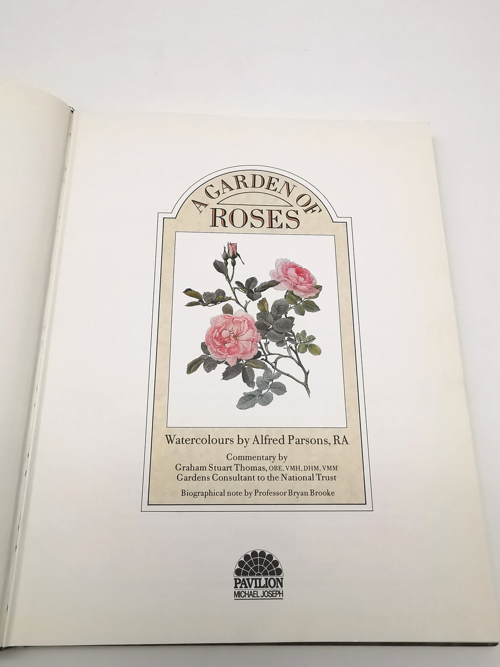 A Garden of Roses  - Alfred Parsons & Graham Stuart Thomas Vintage 1987 Hardback Book (First Edition)