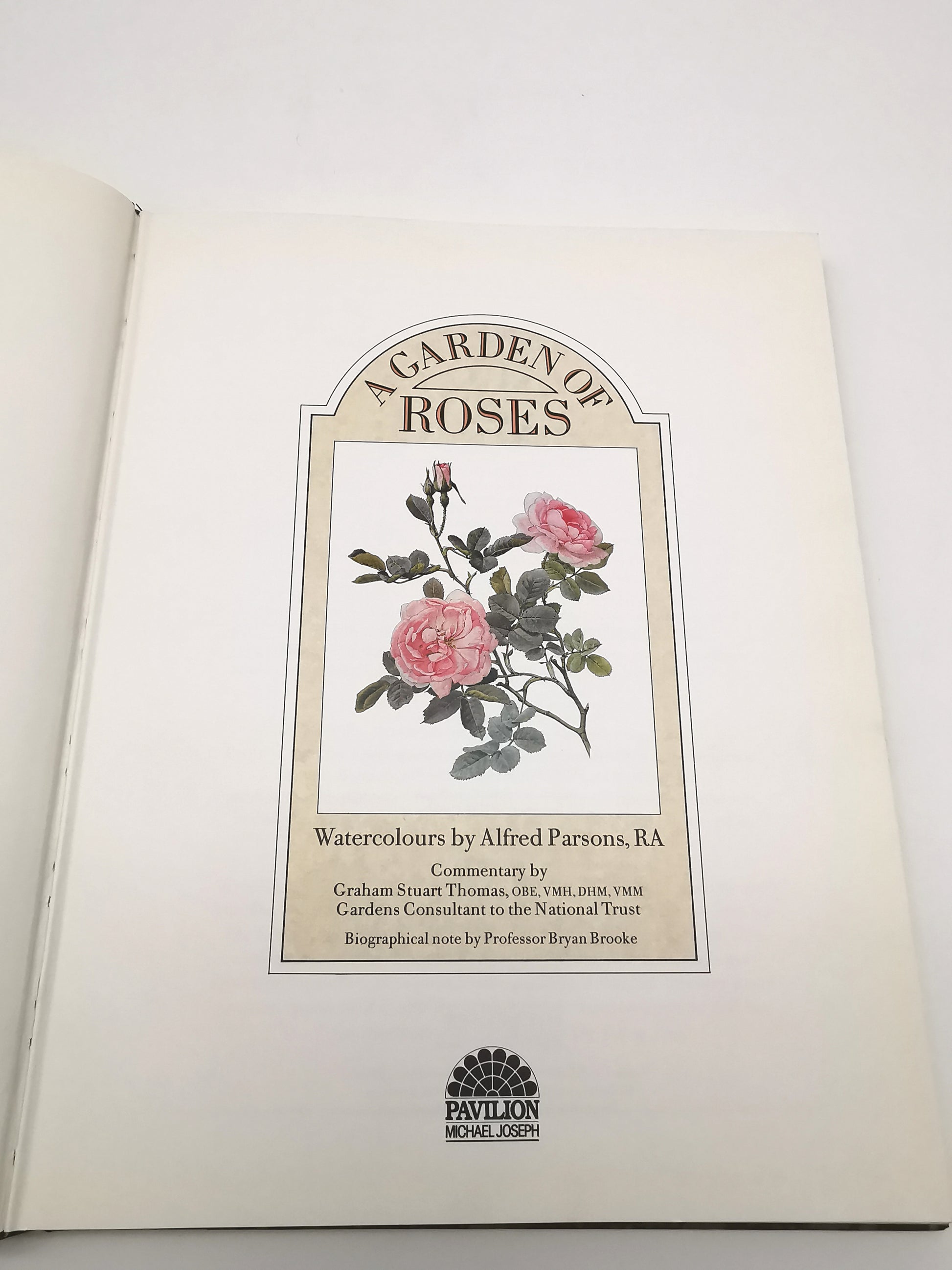 A Garden of Roses  - Alfred Parsons & Graham Stuart Thomas Vintage 1987 Hardback Book (First Edition)