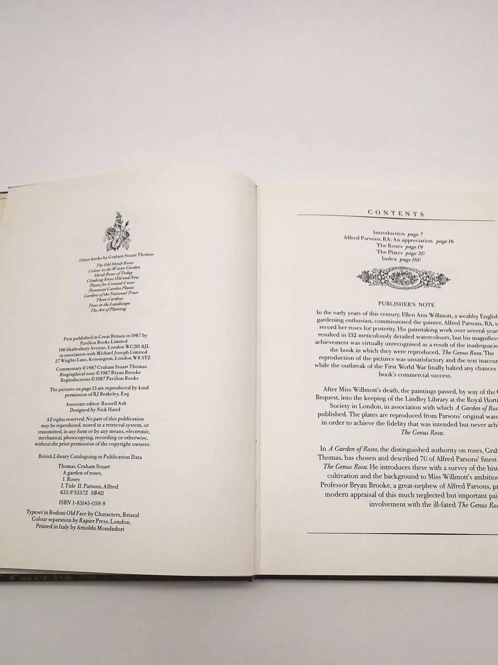 A Garden of Roses  - Alfred Parsons & Graham Stuart Thomas Vintage 1987 Hardback Book (First Edition)