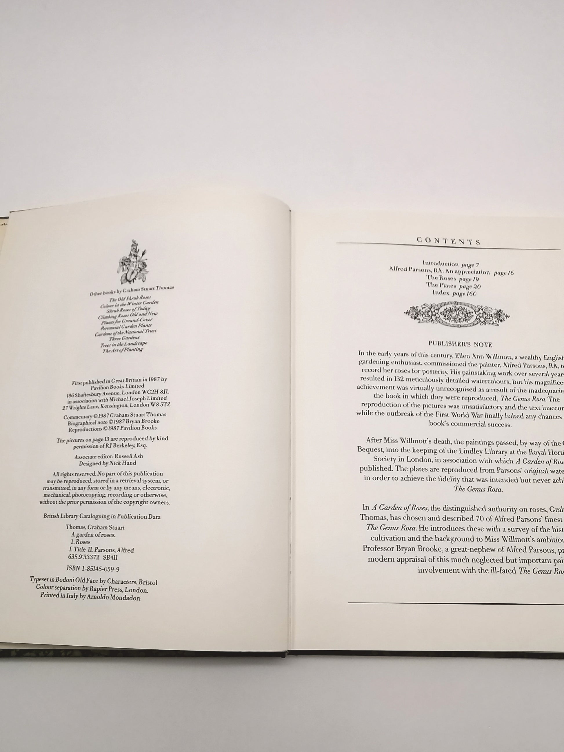 A Garden of Roses  - Alfred Parsons & Graham Stuart Thomas Vintage 1987 Hardback Book (First Edition)