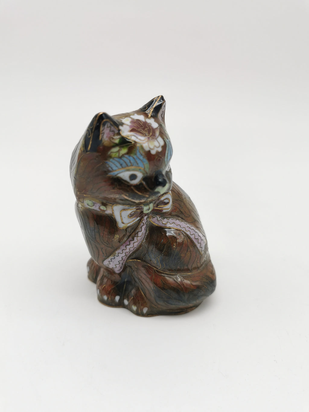 Vintage Chinese Cloisonné Cat Figurine – Handcrafted Enameled Brass Kitten, 11 cm tall