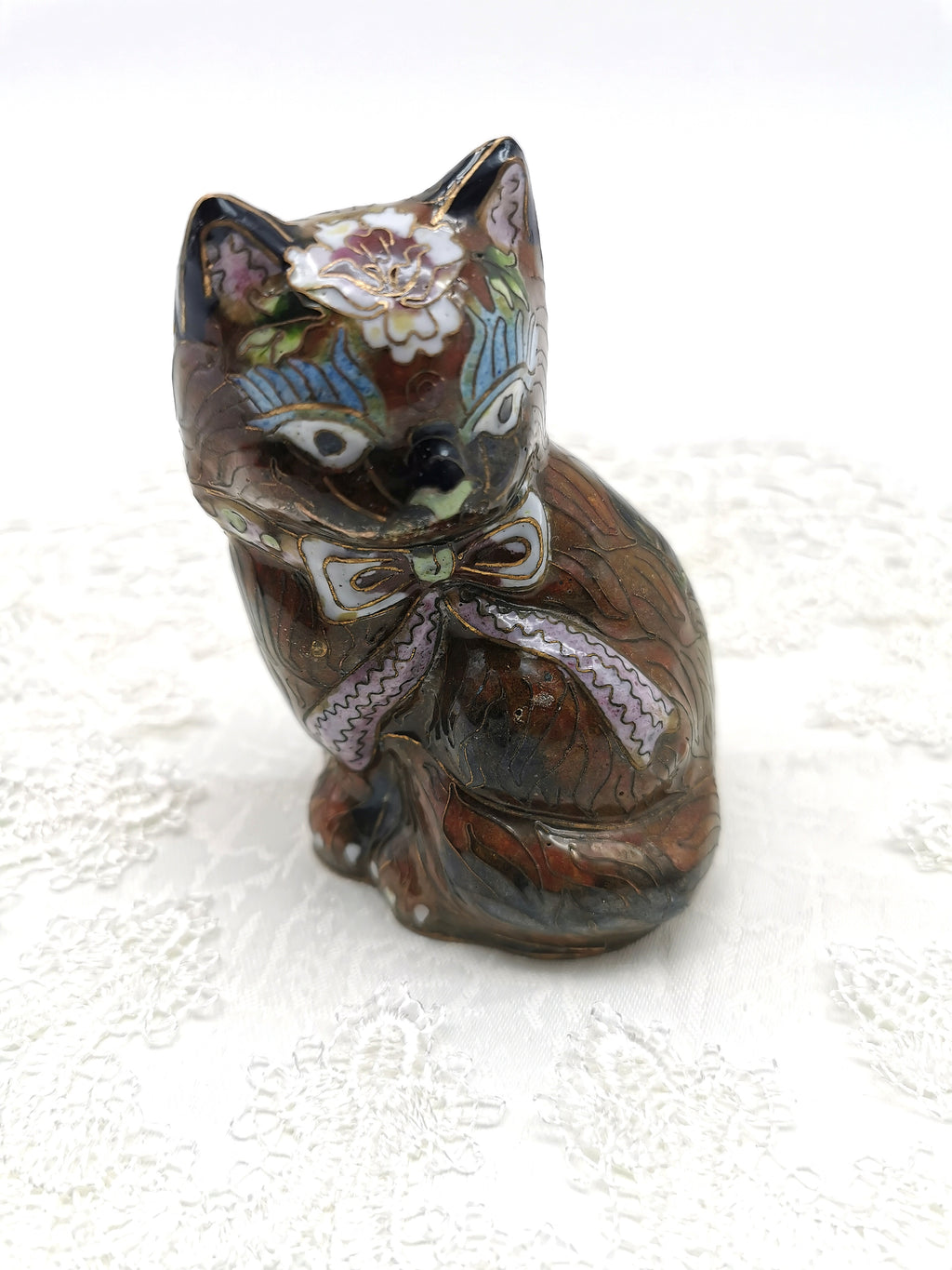 Vintage Chinese Cloisonné Cat Figurine – Handcrafted Enameled Brass Kitten, 11 cm tall