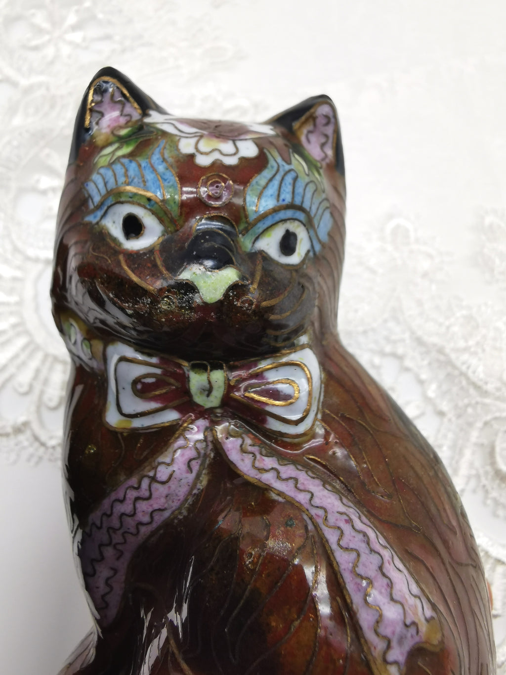 Vintage Chinese Cloisonné Cat Figurine – Handcrafted Enameled Brass Kitten, 11 cm tall