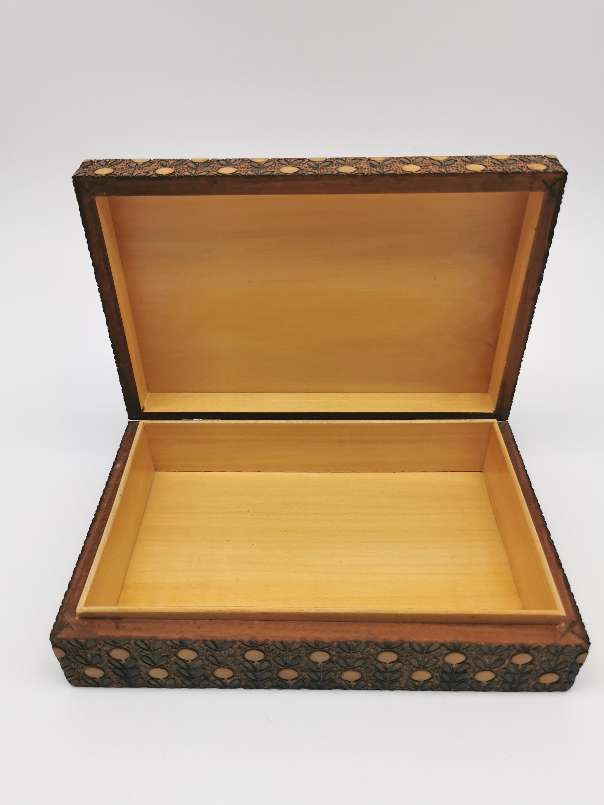 Vintage Mid-Century Pyrography Wooden Trinket Box - Stylised Floral Pattern