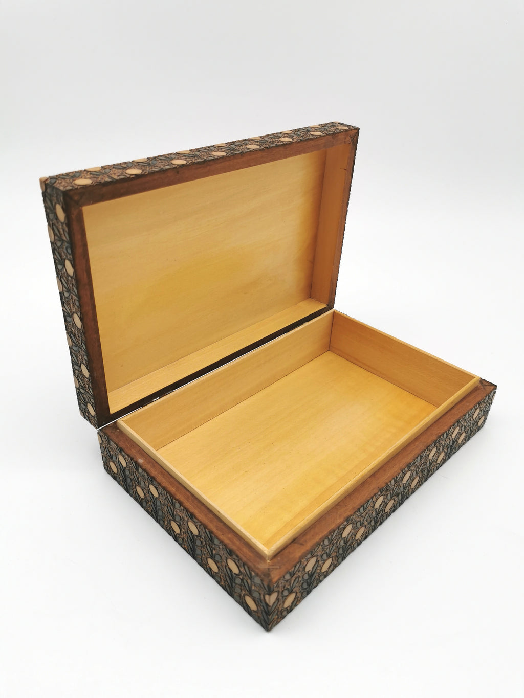 Vintage Mid-Century Pyrography Wooden Trinket Box - Stylised Floral Pattern