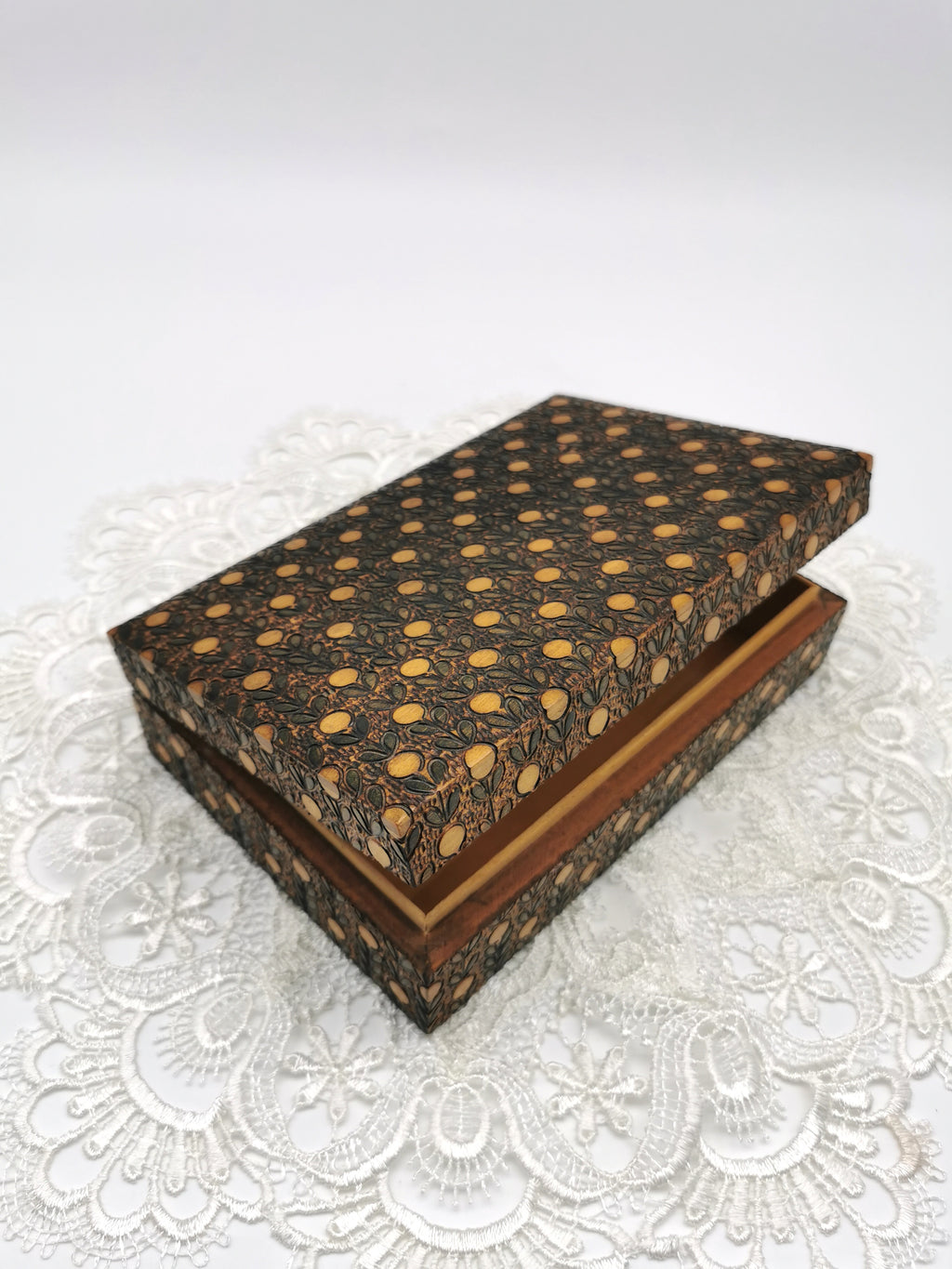 Vintage Mid-Century Pyrography Wooden Trinket Box - Stylised Floral Pattern