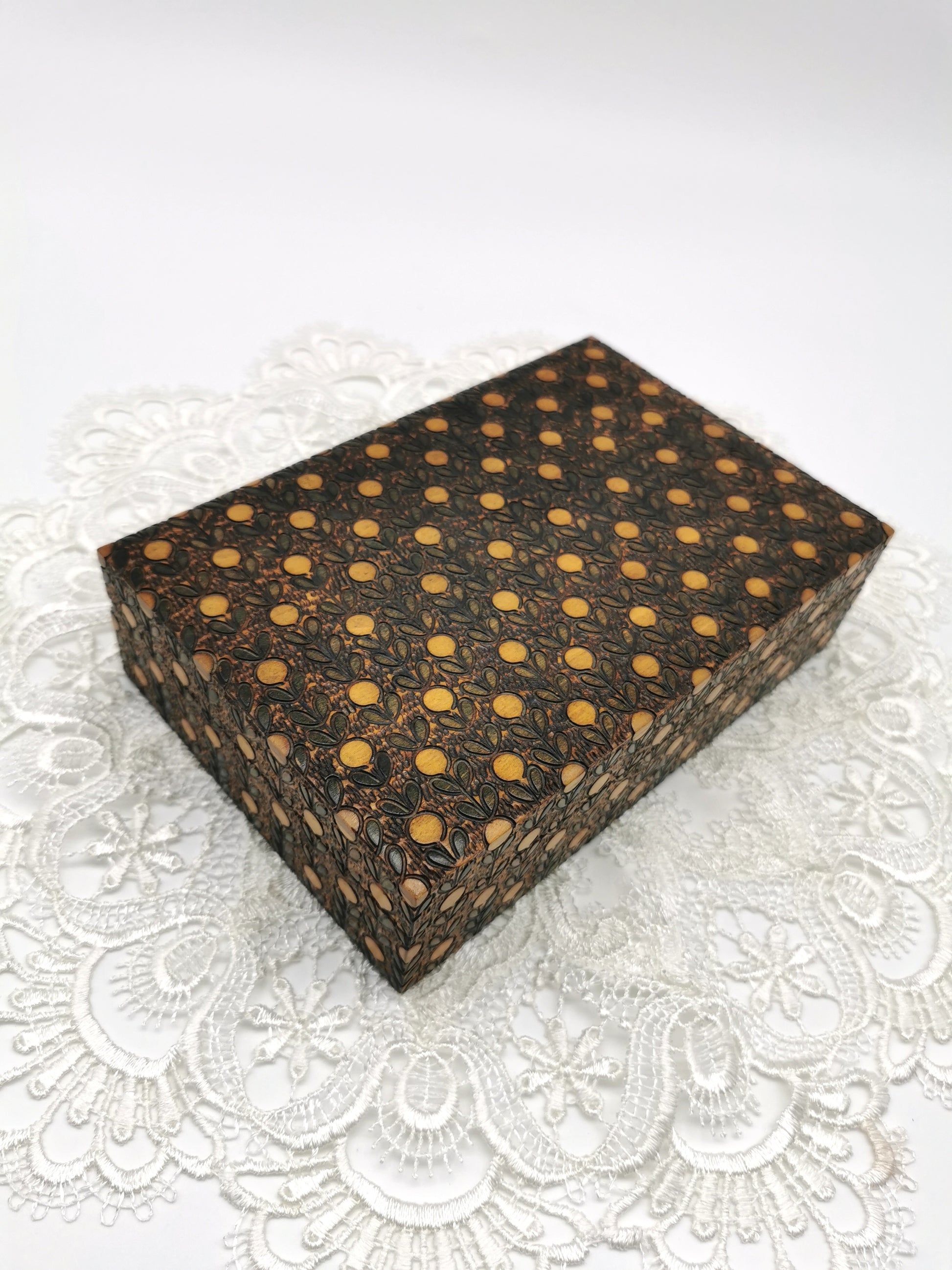 Vintage Mid-Century Pyrography Wooden Trinket Box - Stylised Floral Pattern