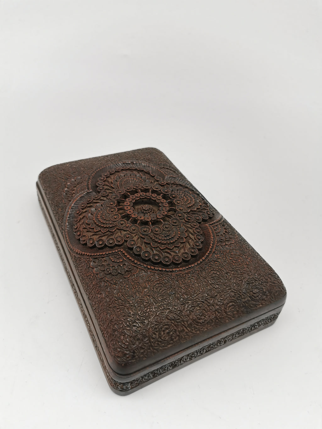 Antique/Vintage Anglo-Indian Hand-Carved Walnut Trinket Box – Kashmiri Foliate Design (c.1920s)