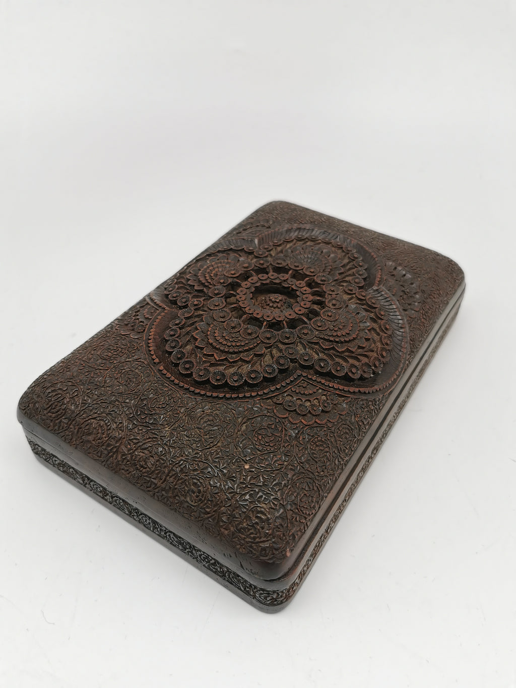 Antique/Vintage Anglo-Indian Hand-Carved Walnut Trinket Box – Kashmiri Foliate Design (c.1920s)