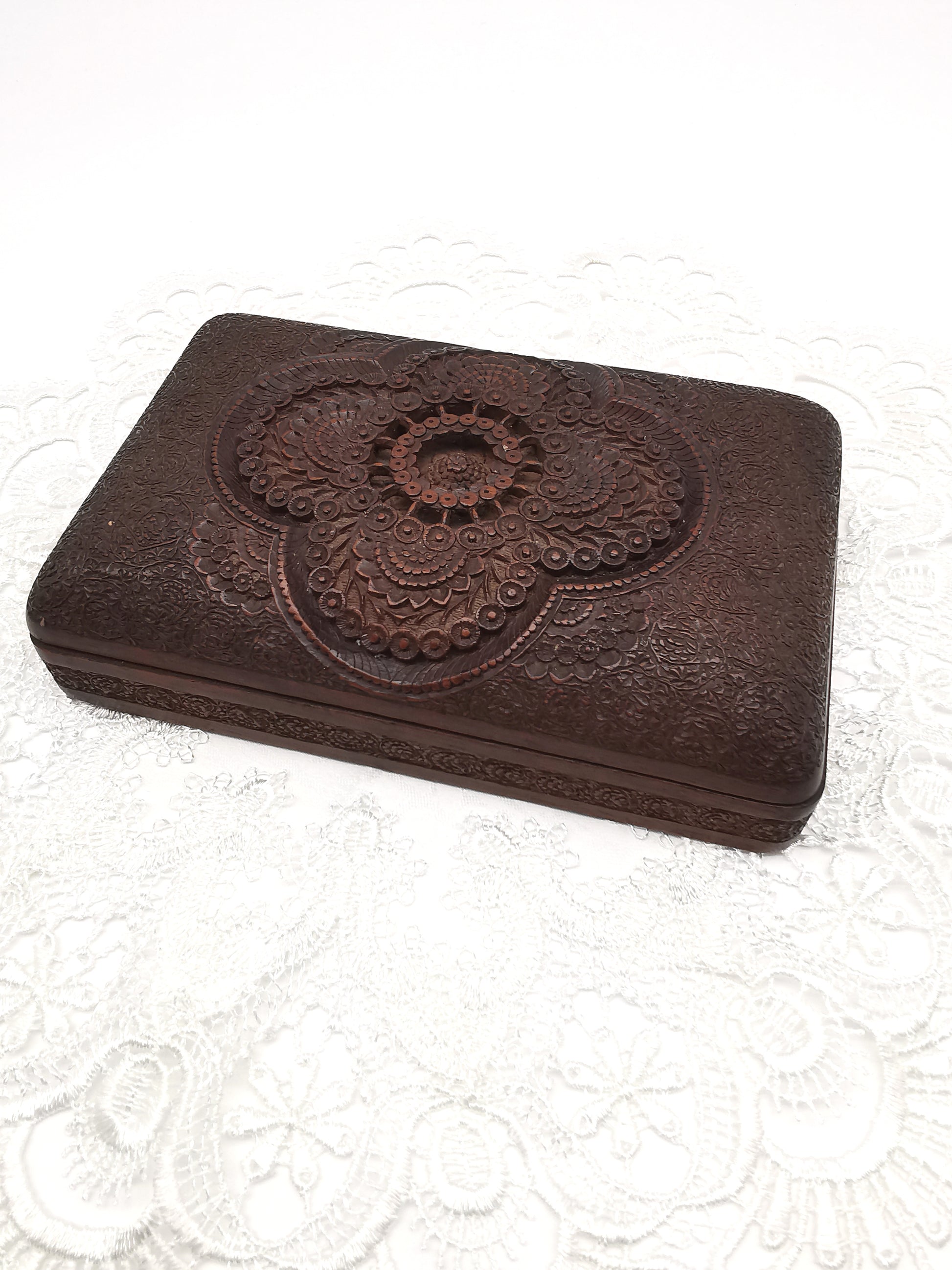 Antique/Vintage Anglo-Indian Hand-Carved Walnut Trinket Box – Kashmiri Foliate Design (c.1920s)