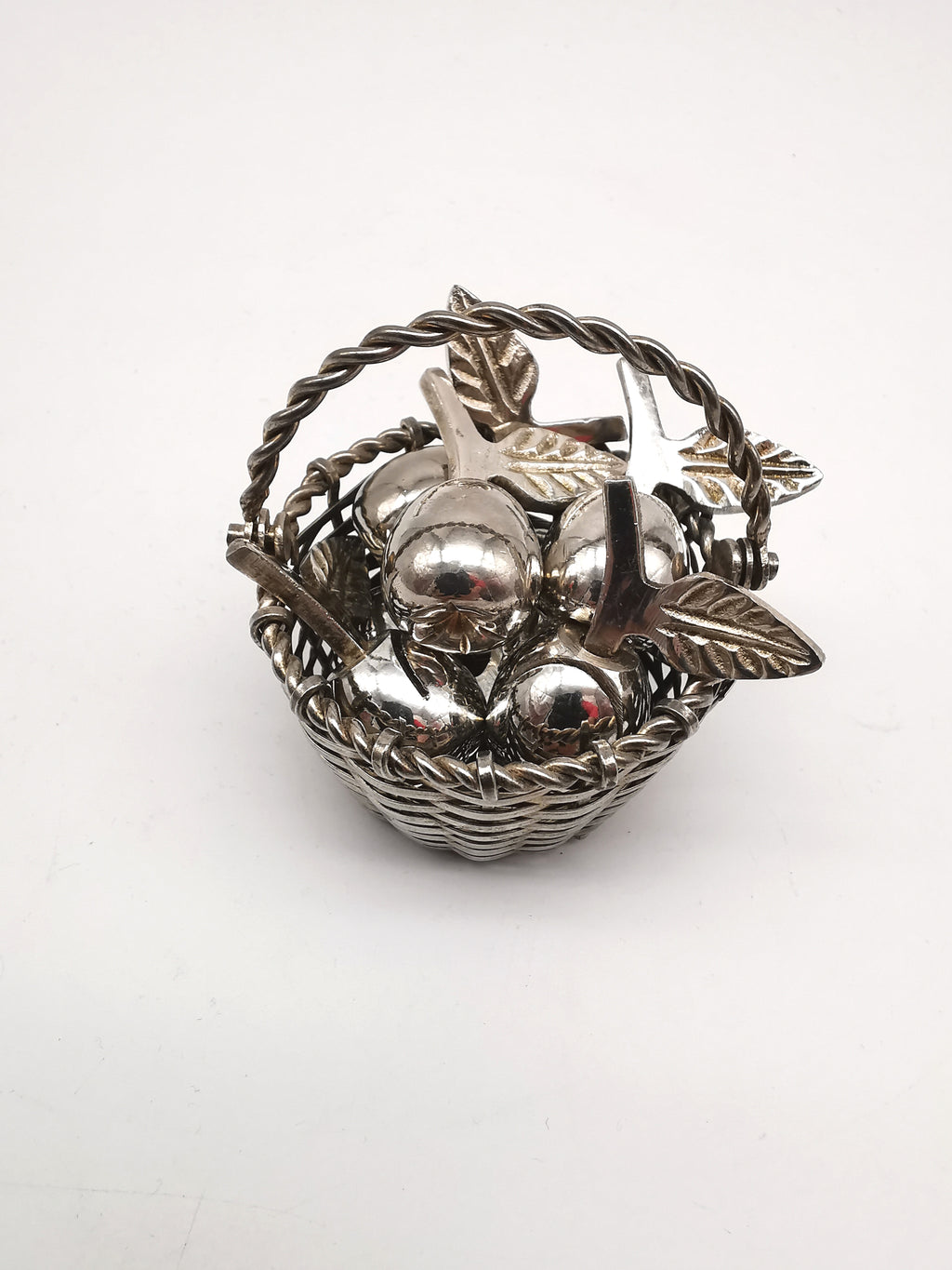 Set of 8 Vintage Silver Plated Apple Place Card Holders with Woven Basket