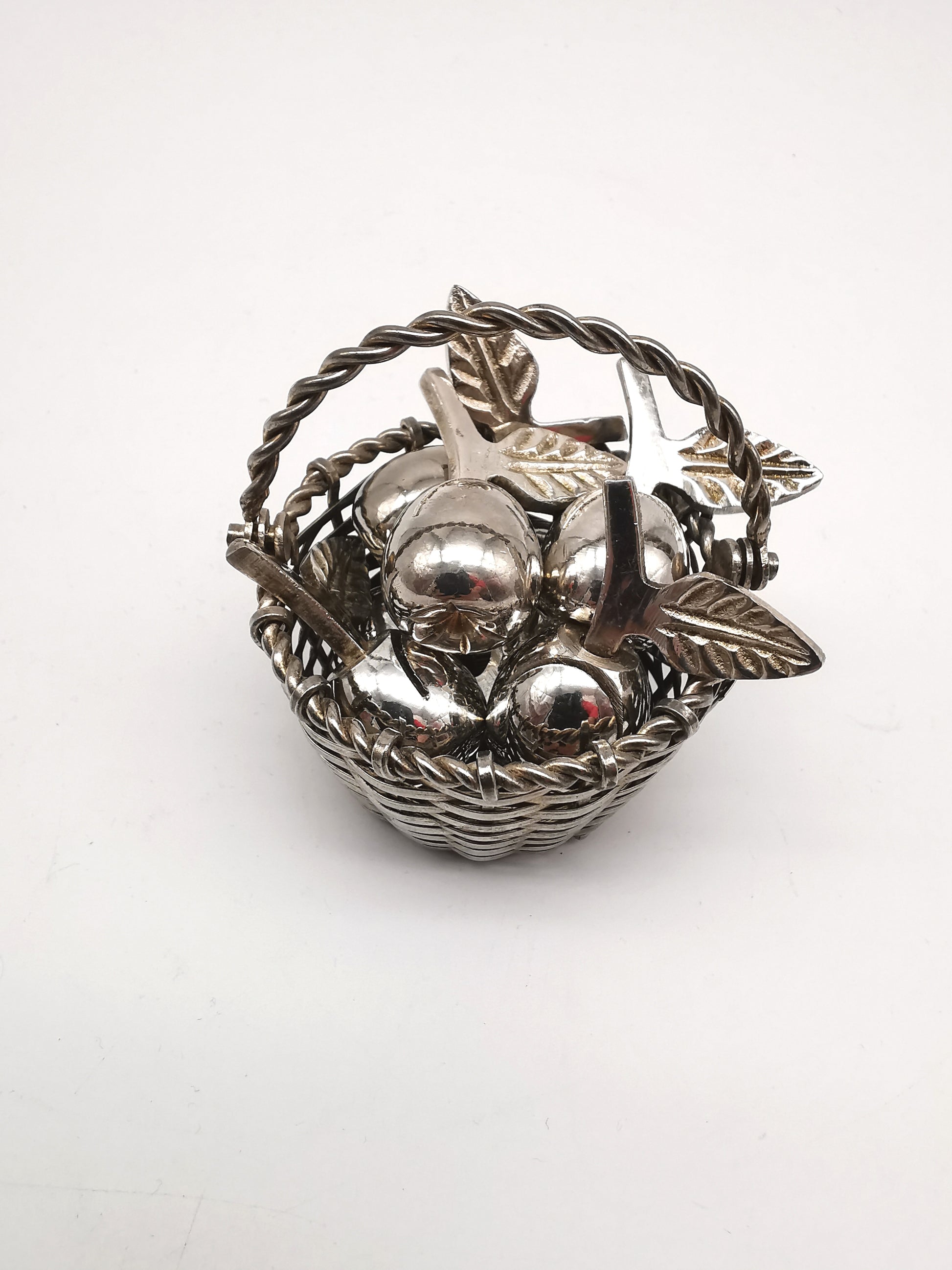 Set of 8 Vintage Silver Plated Apple Place Card Holders with Woven Basket