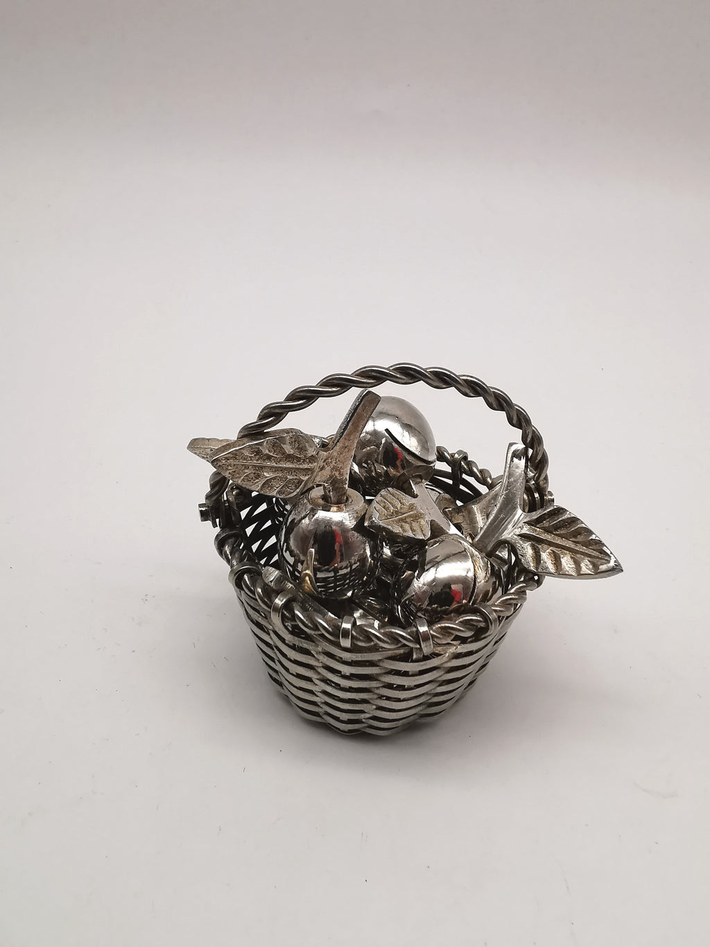 Set of 8 Vintage Silver Plated Apple Place Card Holders with Woven Basket