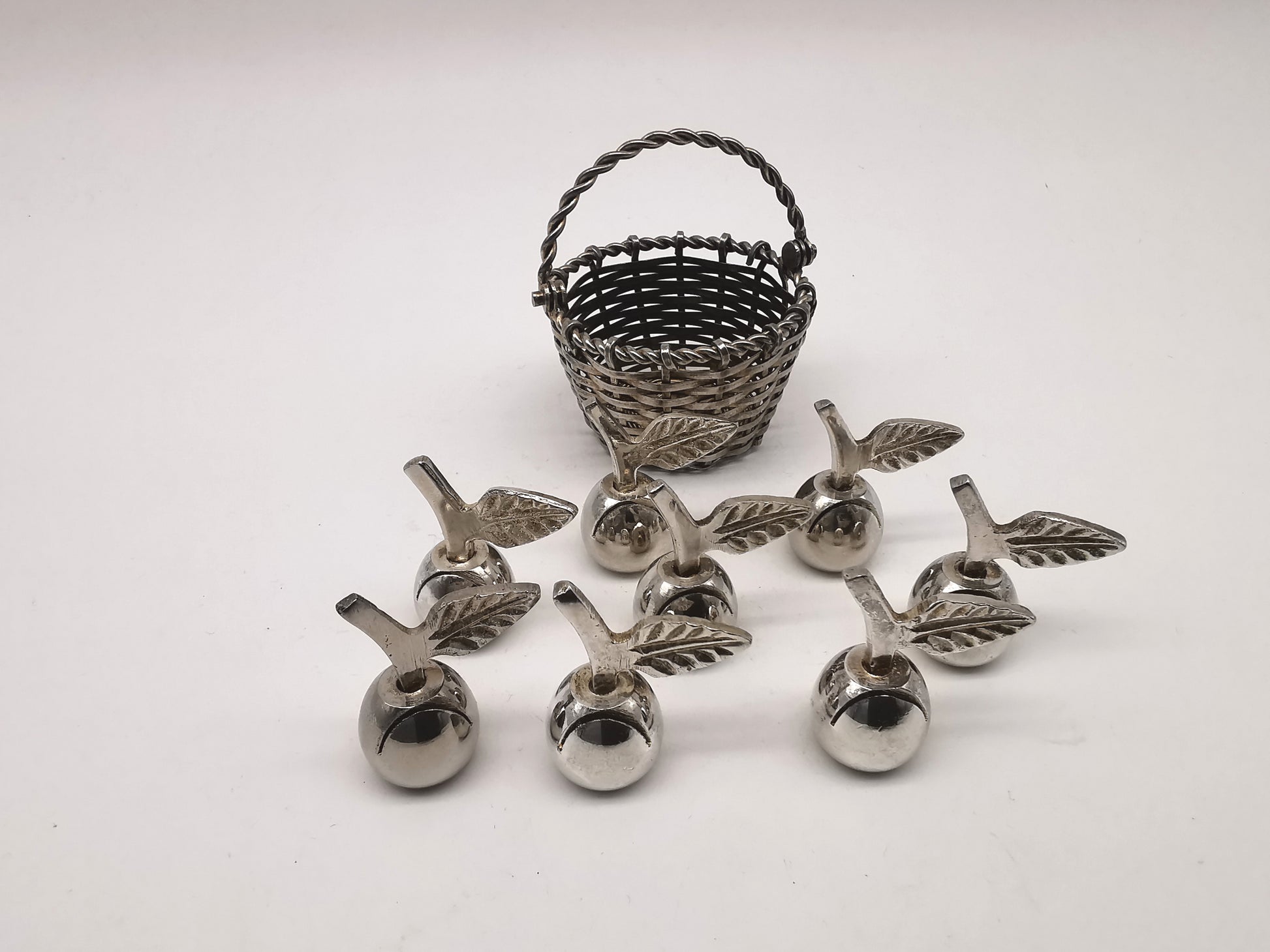 Set of 8 Vintage Silver Plated Apple Place Card Holders with Woven Basket