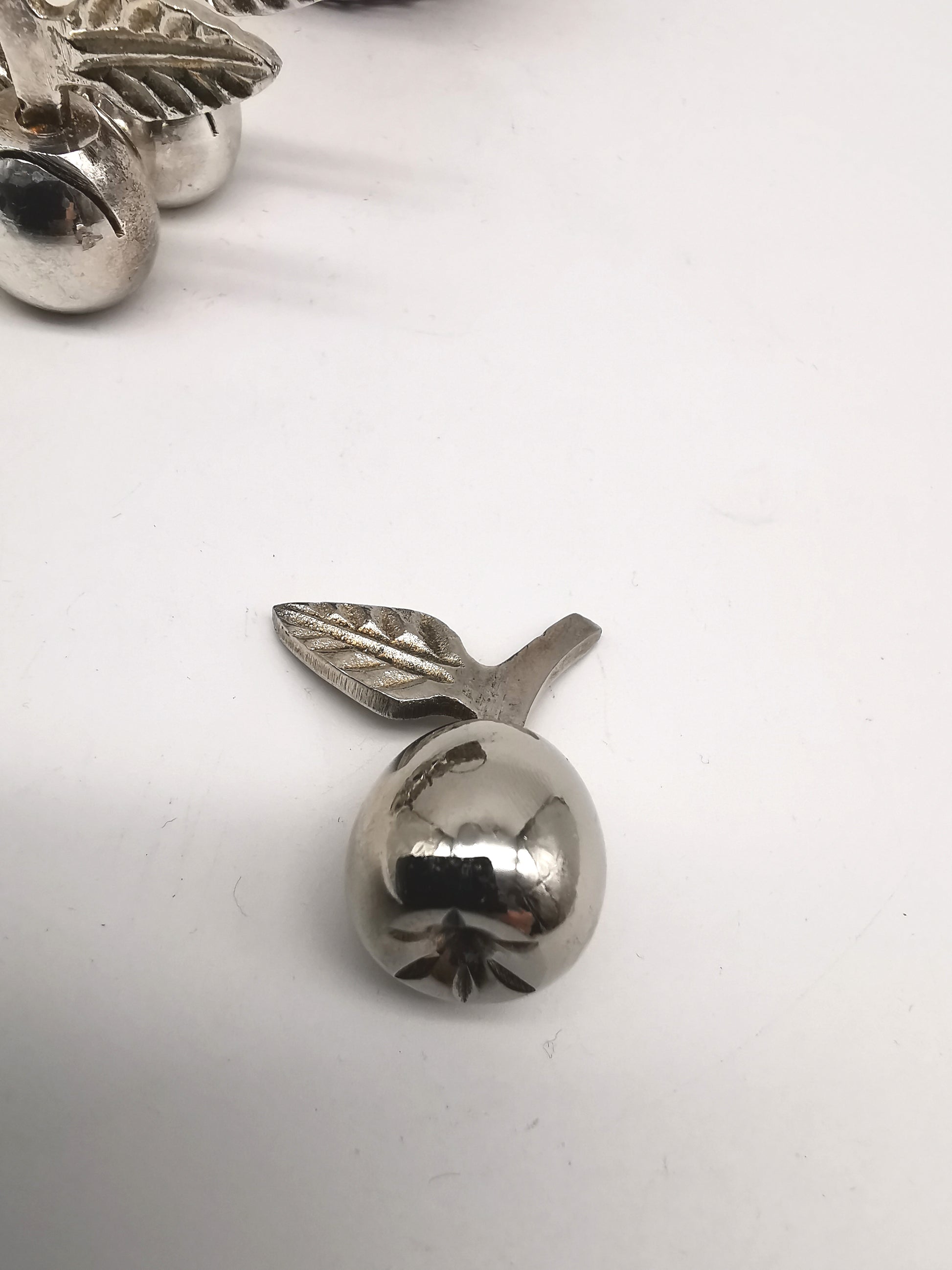 Set of 8 Vintage Silver Plated Apple Place Card Holders with Woven Basket
