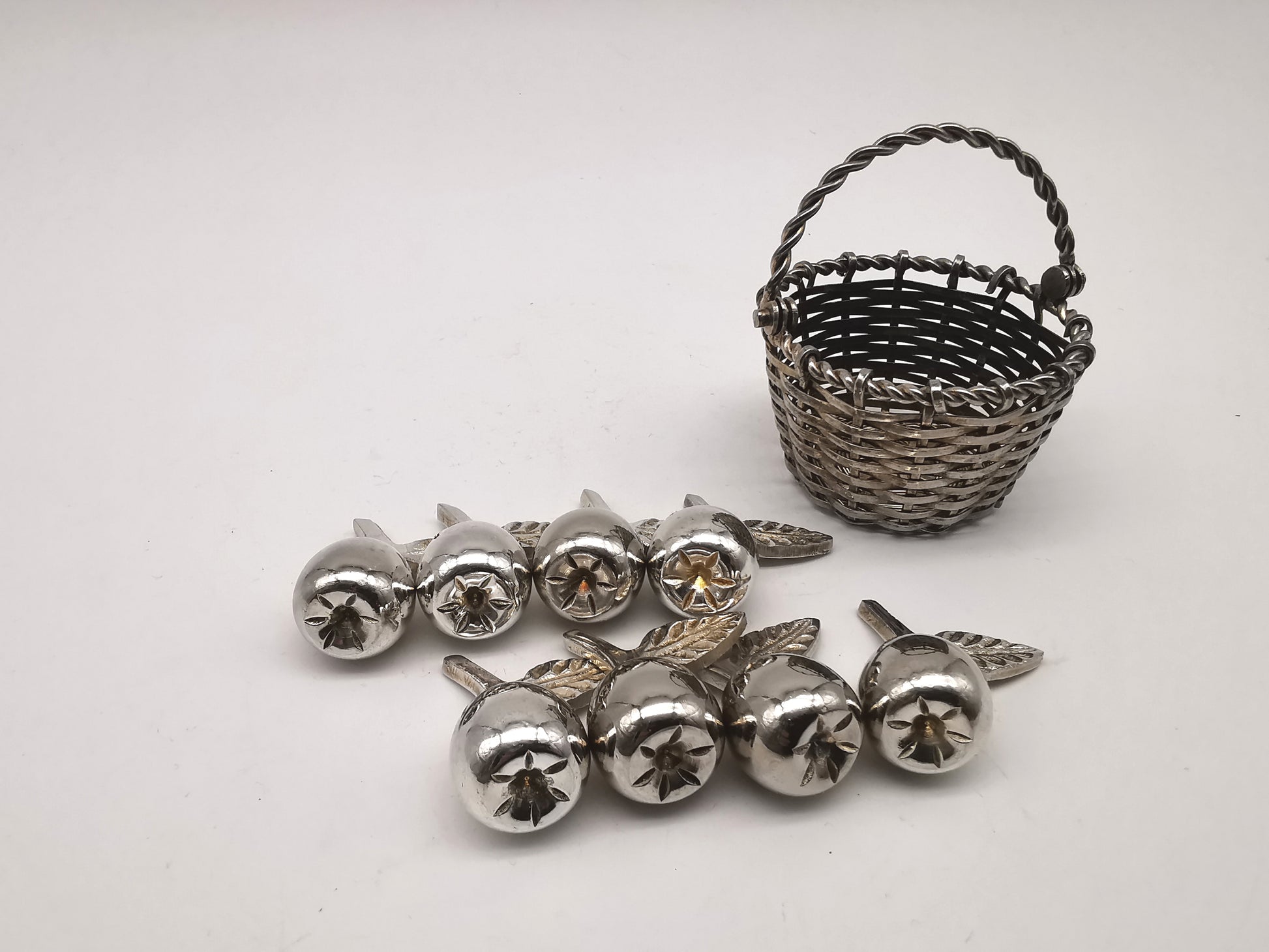 Set of 8 Vintage Silver Plated Apple Place Card Holders with Woven Basket