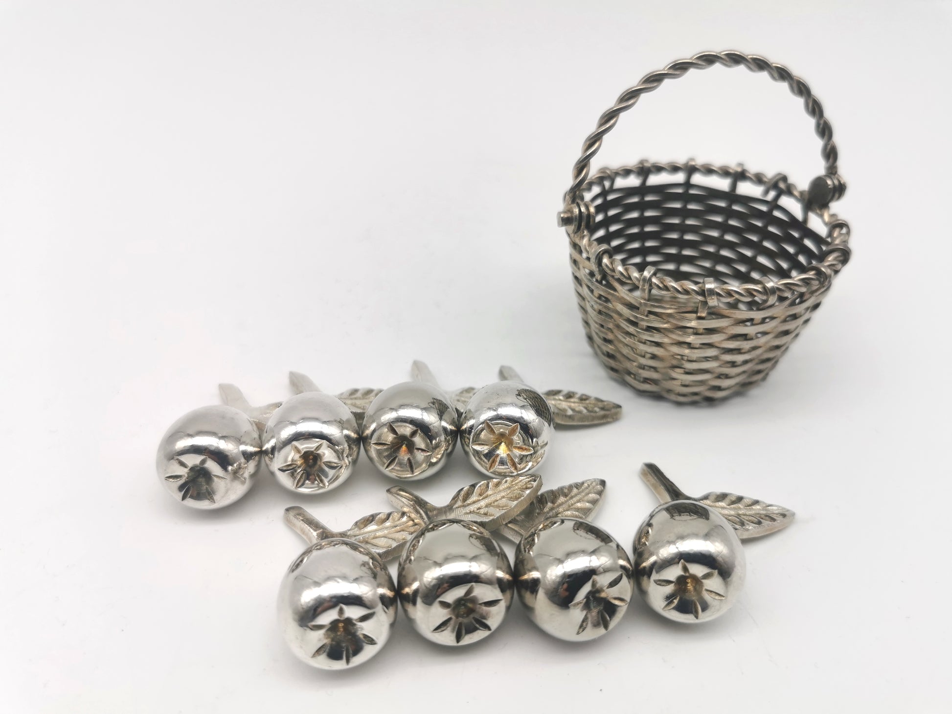Set of 8 Vintage Silver Plated Apple Place Card Holders with Woven Basket