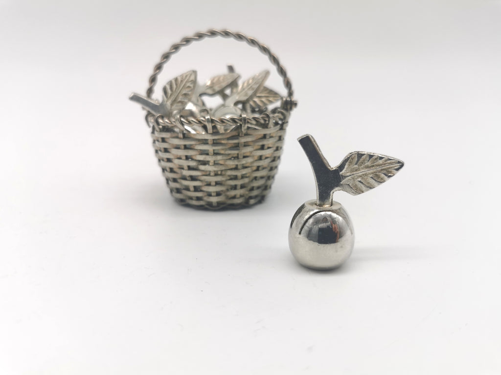 Set of 8 Vintage Silver Plated Apple Place Card Holders with Woven Basket