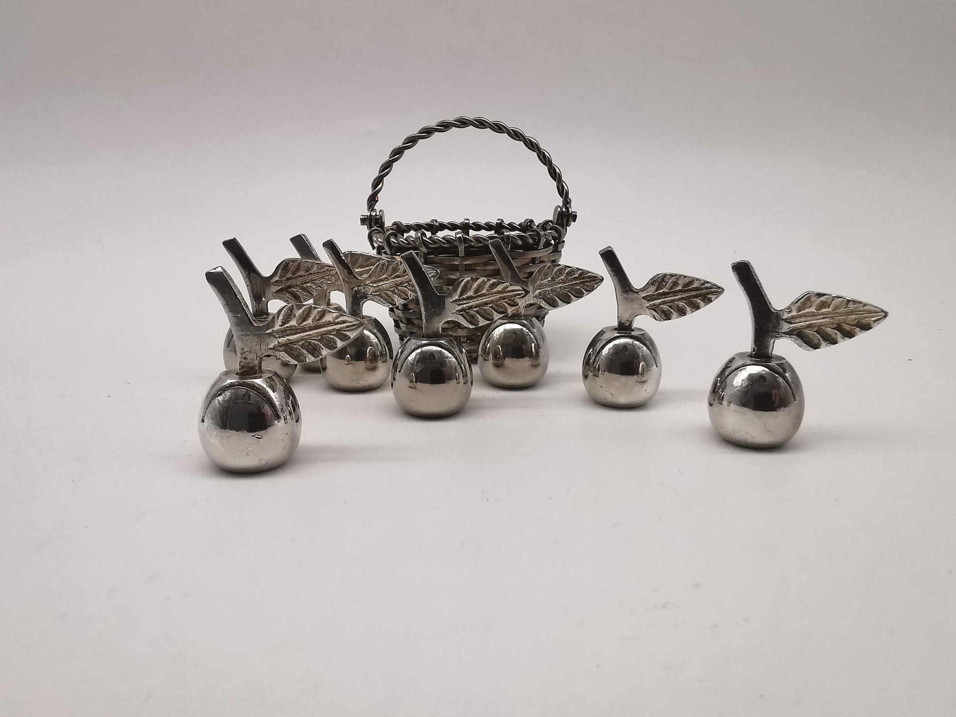 Set of 8 Vintage Silver Plated Apple Place Card Holders with Woven Basket