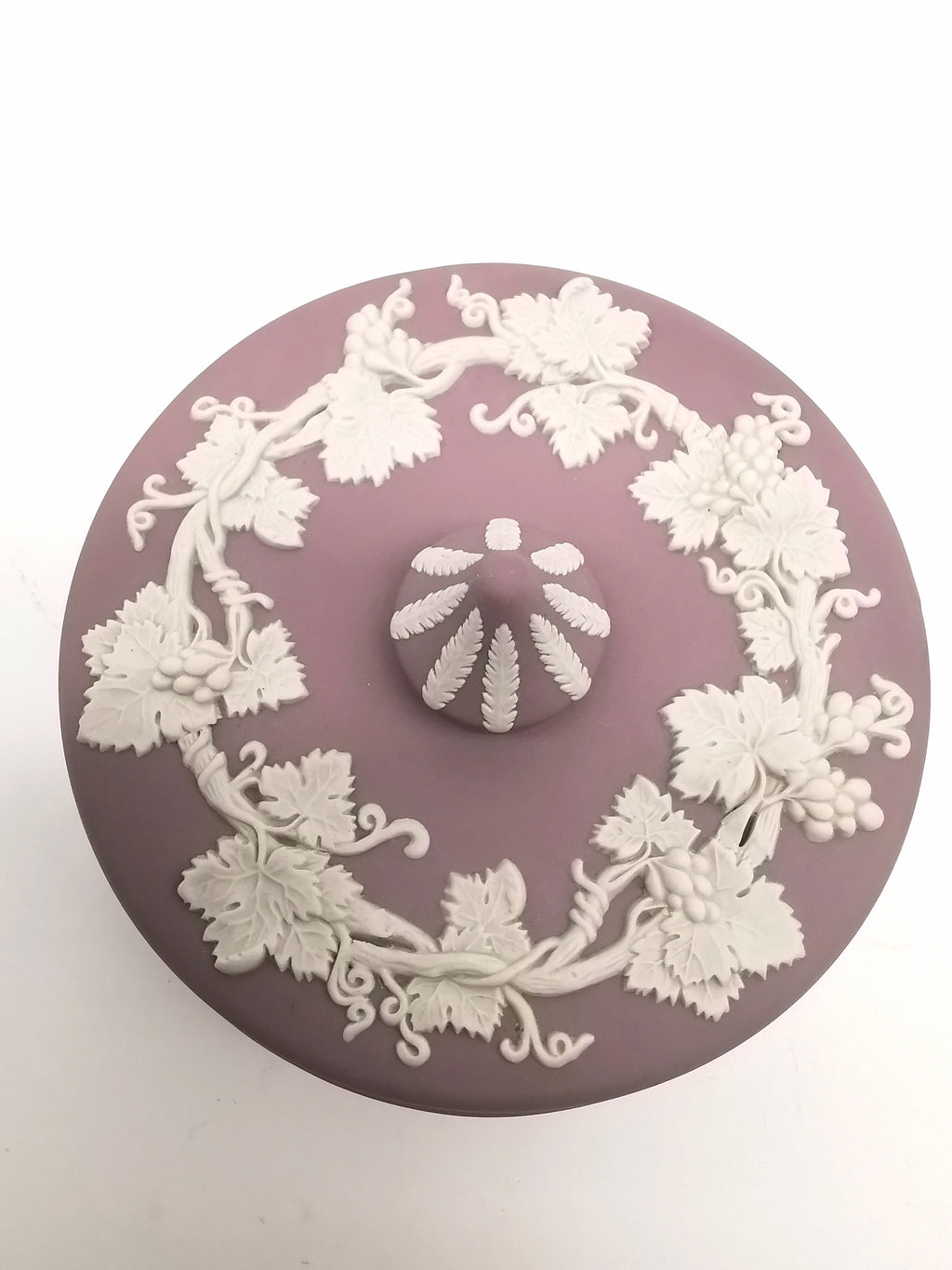 Vintage Wedgwood Lilac Jasperware Round Grapevine Lidded Trinket Box, 12.5cm diameter