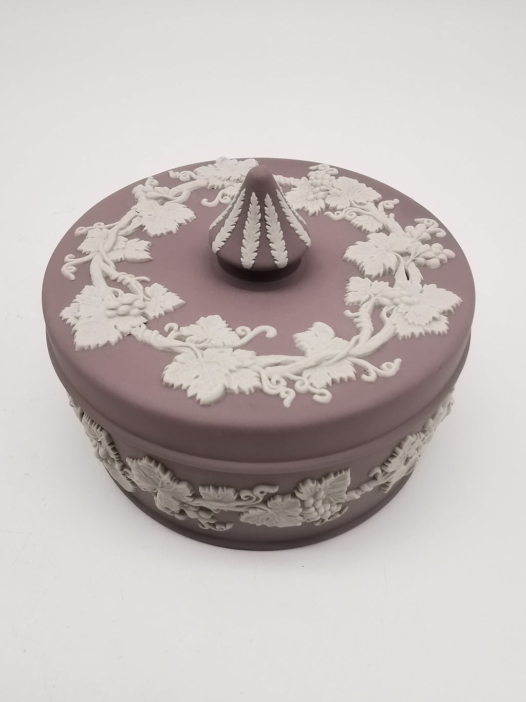 Vintage Wedgwood Lilac Jasperware Round Grapevine Lidded Trinket Box, 12.5cm diameter