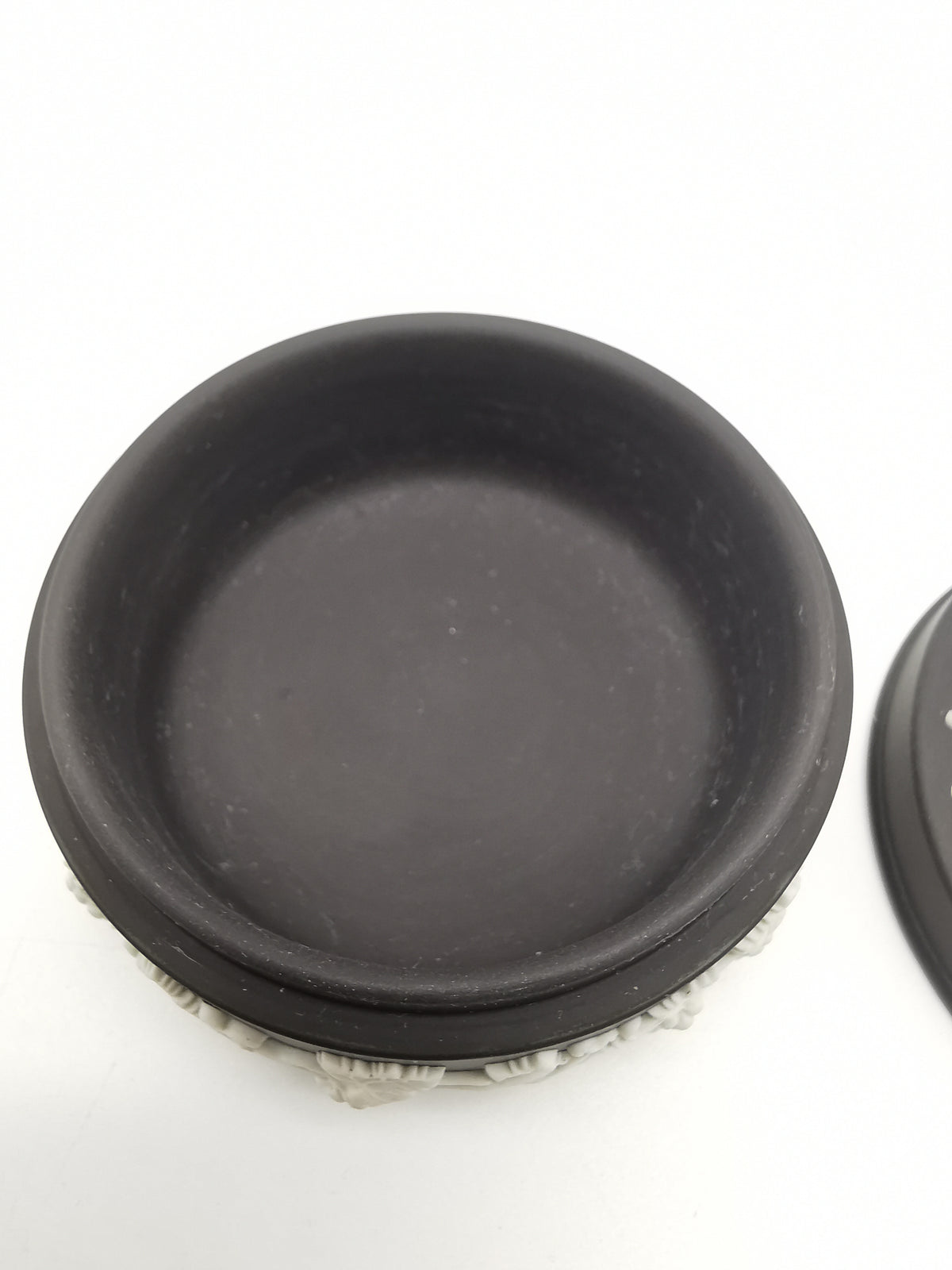 Vintage Wedgwood Black Jasperware Lidded Trinket Box – Neoclassical White Grapevine Relief
