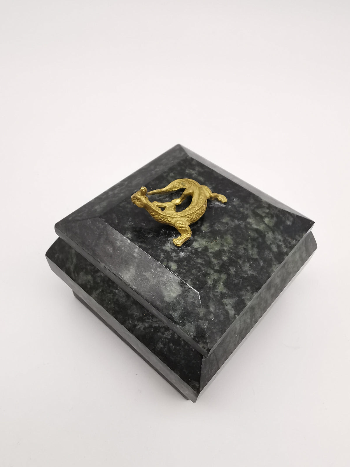 Vintage Green Serpentine Stone Trinket Box with Lizard Finial
