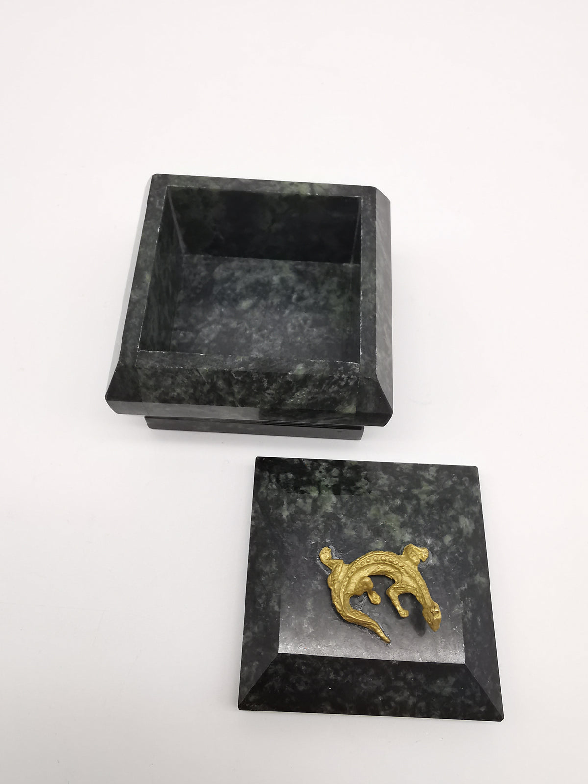 Vintage Green Serpentine Stone Trinket Box with Lizard Finial